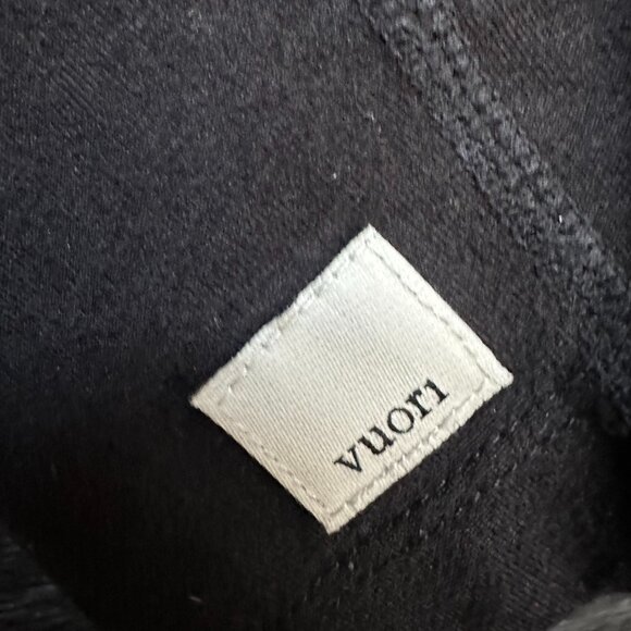 Vuori Wm's Halo Performance Crop Tank - Medium, Black - Picture 3 of 5